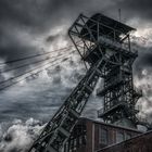 dunkle Wolken über..