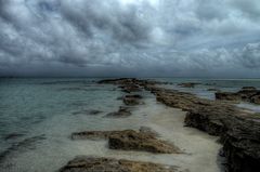 Dunkle Wolken über Aitutaki