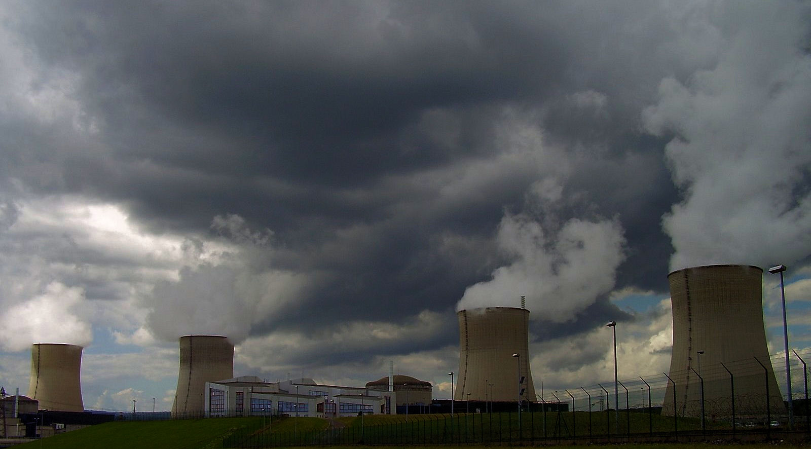 Dunkle Wolken über AKW