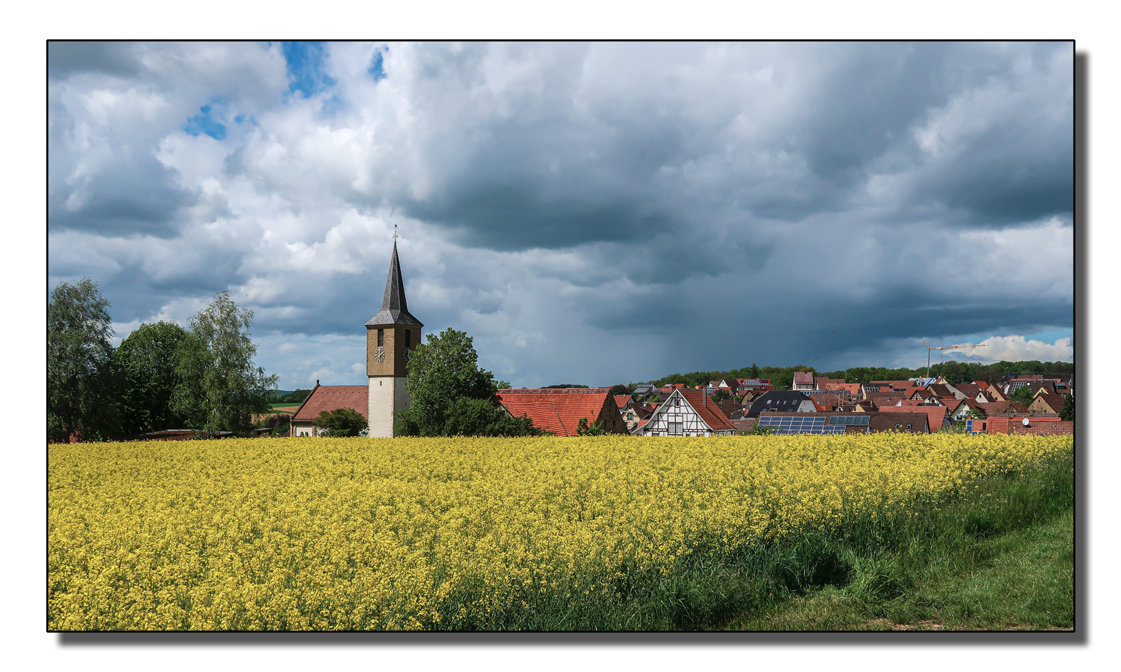 Dunkle Wolken über Bachenau