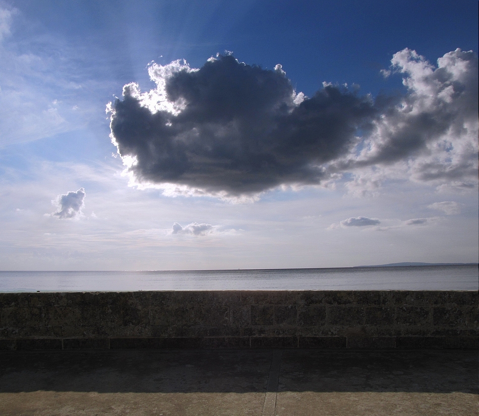 Dunkle Wolken über Burg Belver