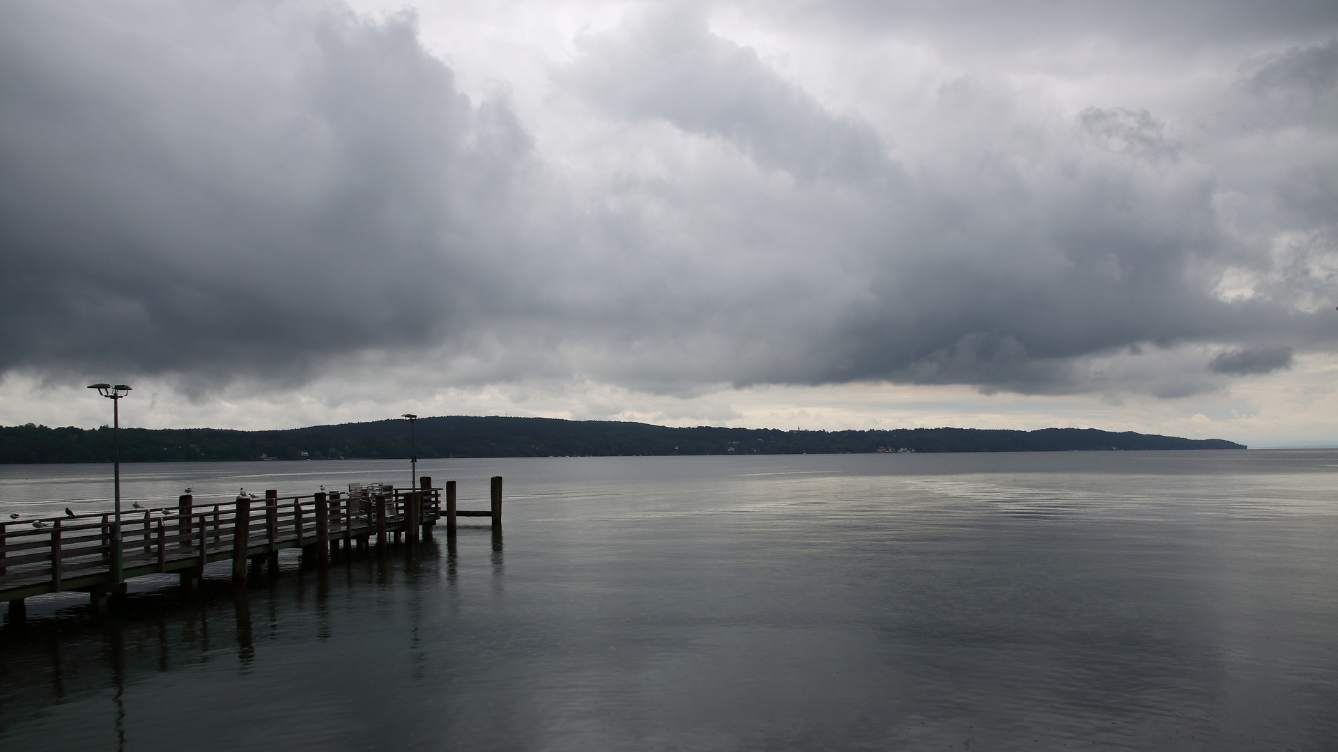 *** Dunkle Wolken über dem Ammersee ***