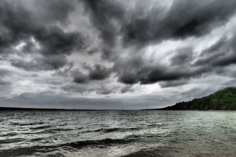 dunkle Wolken über dem Ammersee