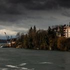 dunkle Wolken über dem letzten Rheinhafen