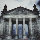 Dunkle Wolken über dem Reichstag