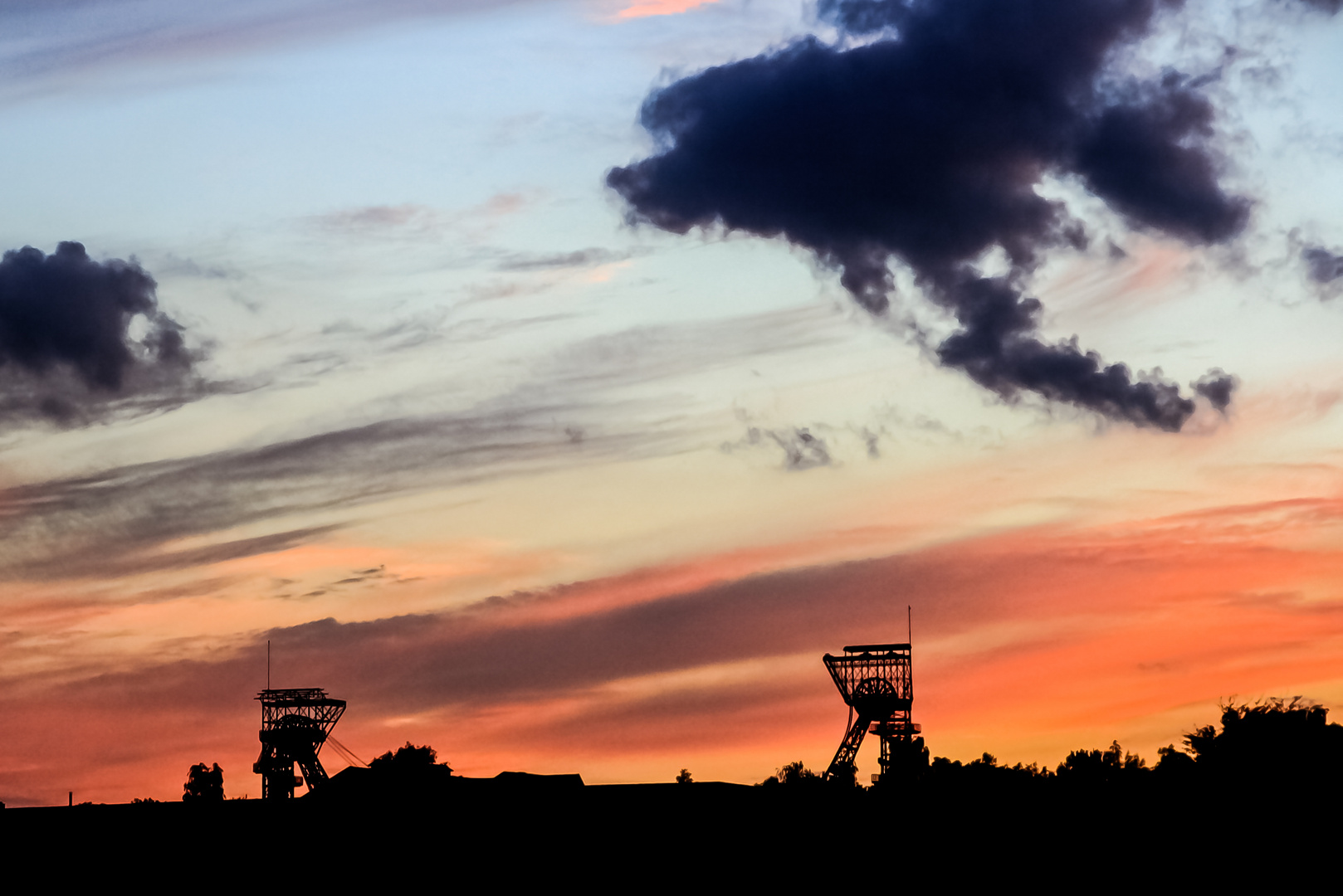 Dunkle Wolken über dem Ruhrpott