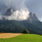 Dunkle Wolken über dem Schlern-Massiv