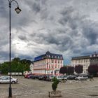 dunkle Wolken über dem Verfassungs-Platz ...