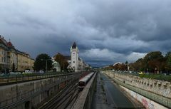 Dunkle Wolken über dem Wienerwald