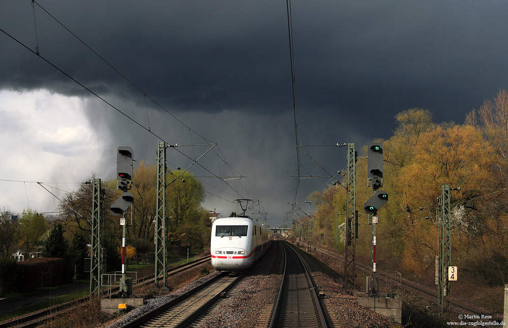 Dunkle Wolken über den ICE