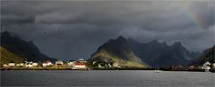 DUNKLE WOLKEN ÜBER DEN LOFOTEN