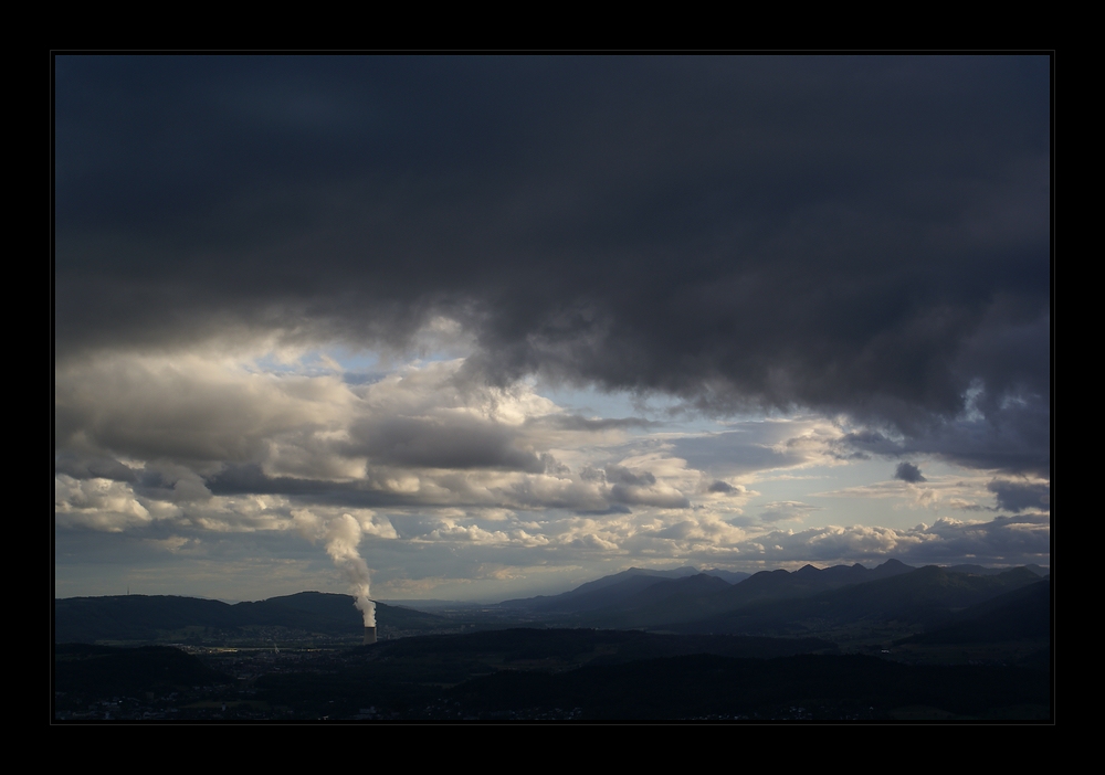 dunkle Wolken über der Atomkraft