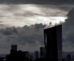 ...dunkle Wolken über der EZB...