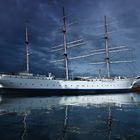 ... dunkle Wolken über der Gorch Fock