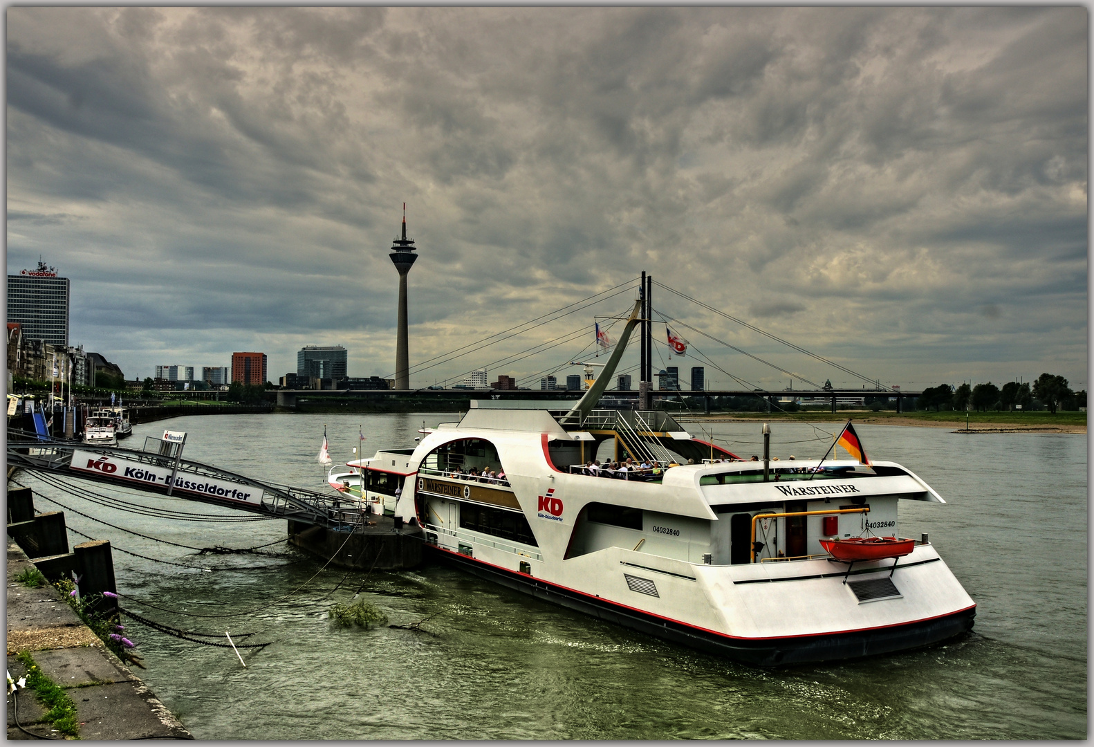 Dunkle Wolken über der Landeshauptstadt.