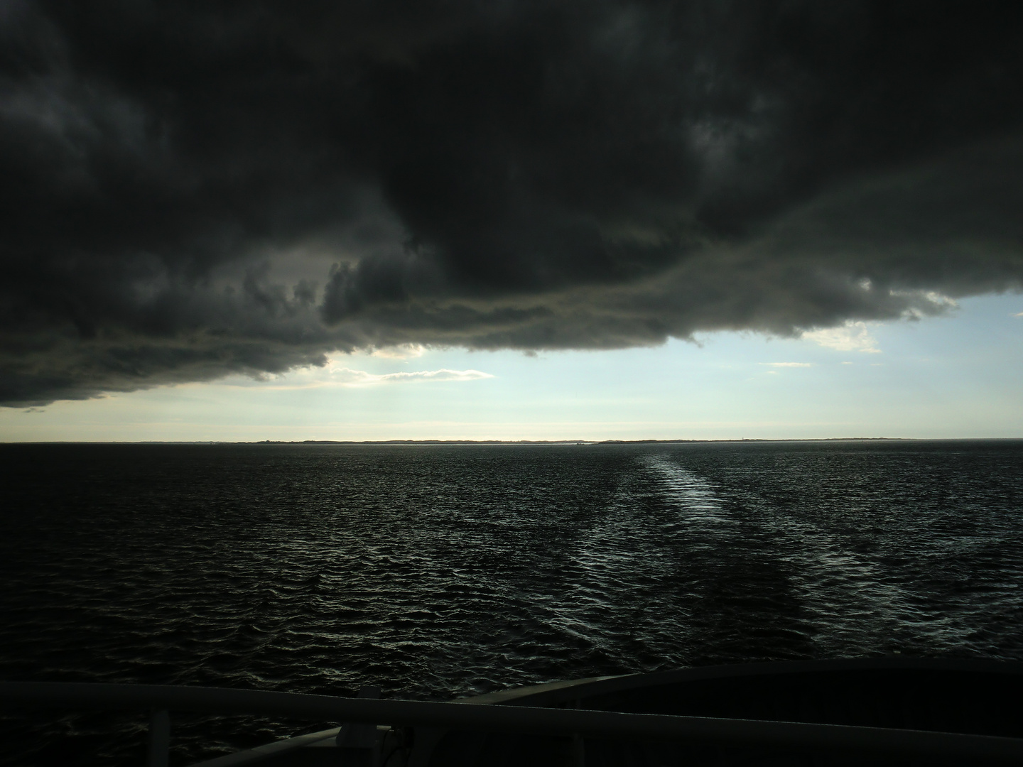 Dunkle Wolken über der Nordsee