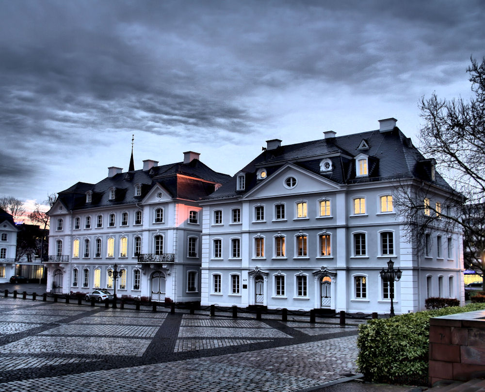 Dunkle Wolken über der Staatskanzlei