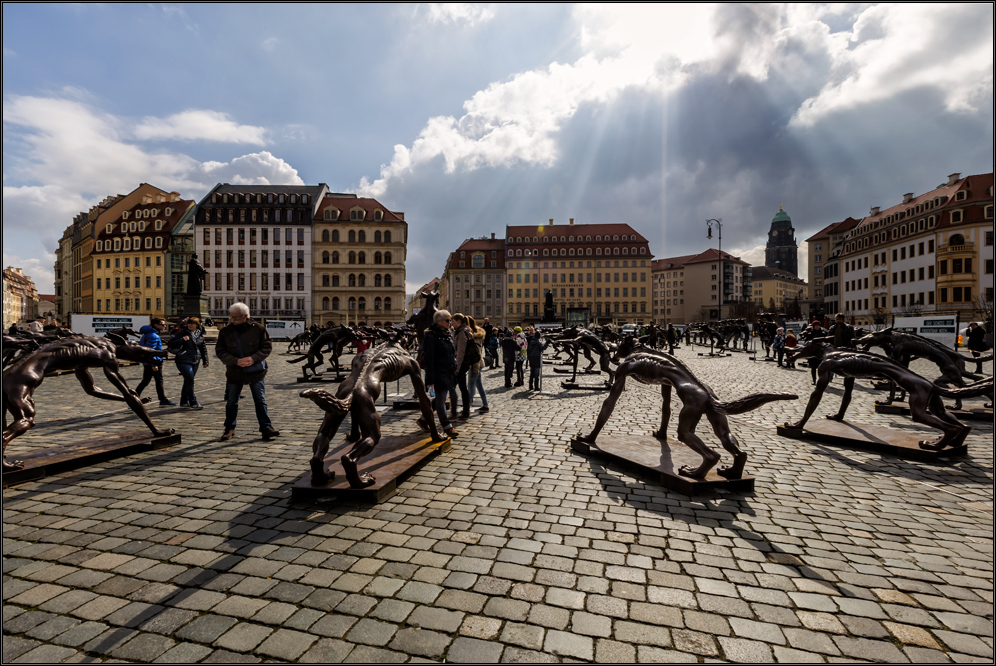 Dunkle Wolken über Dresden .