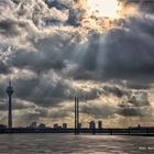 Dunkle Wolken über Düsseldorf ....