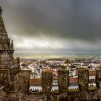 Dunkle Wolken über Evora