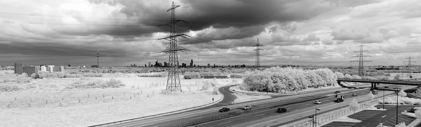 Dunkle Wolken über FFM