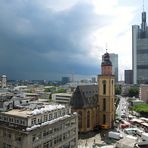 dunkle Wolken über Frankfurt -1-