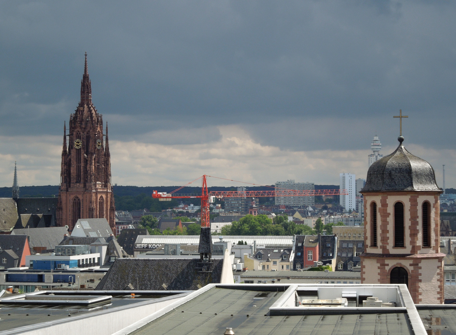 dunkle Wolken über Frankfurt -3-