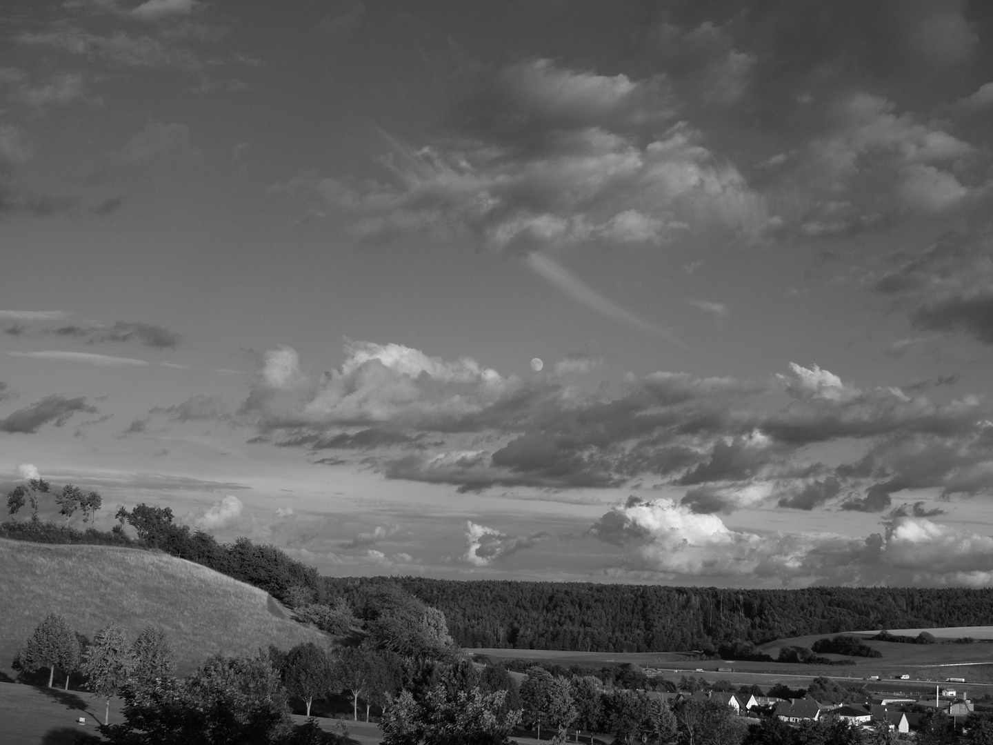 dunkle Wolken über Geiselwind - 9