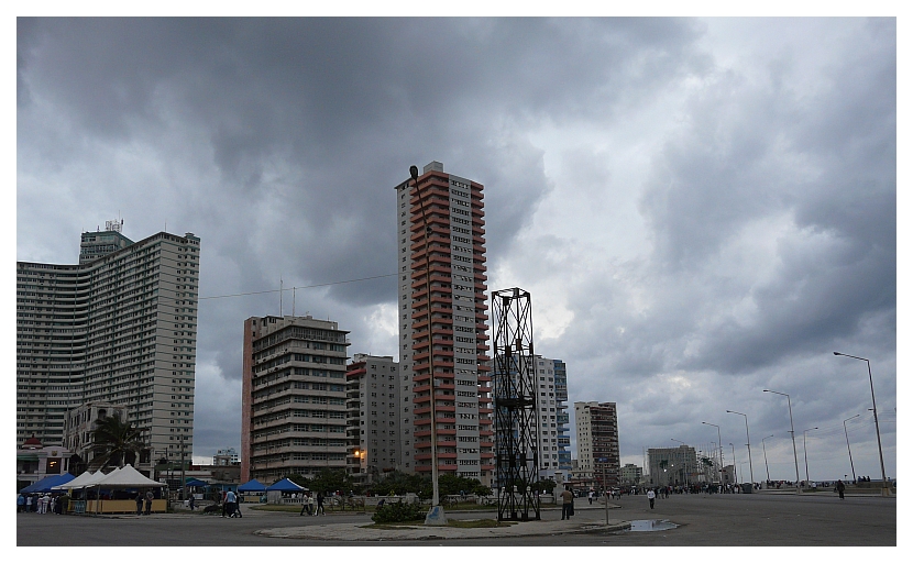 Dunkle Wolken über Havanna