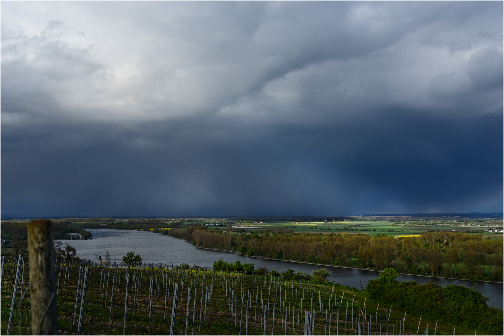 dunkle Wolken über Hessen