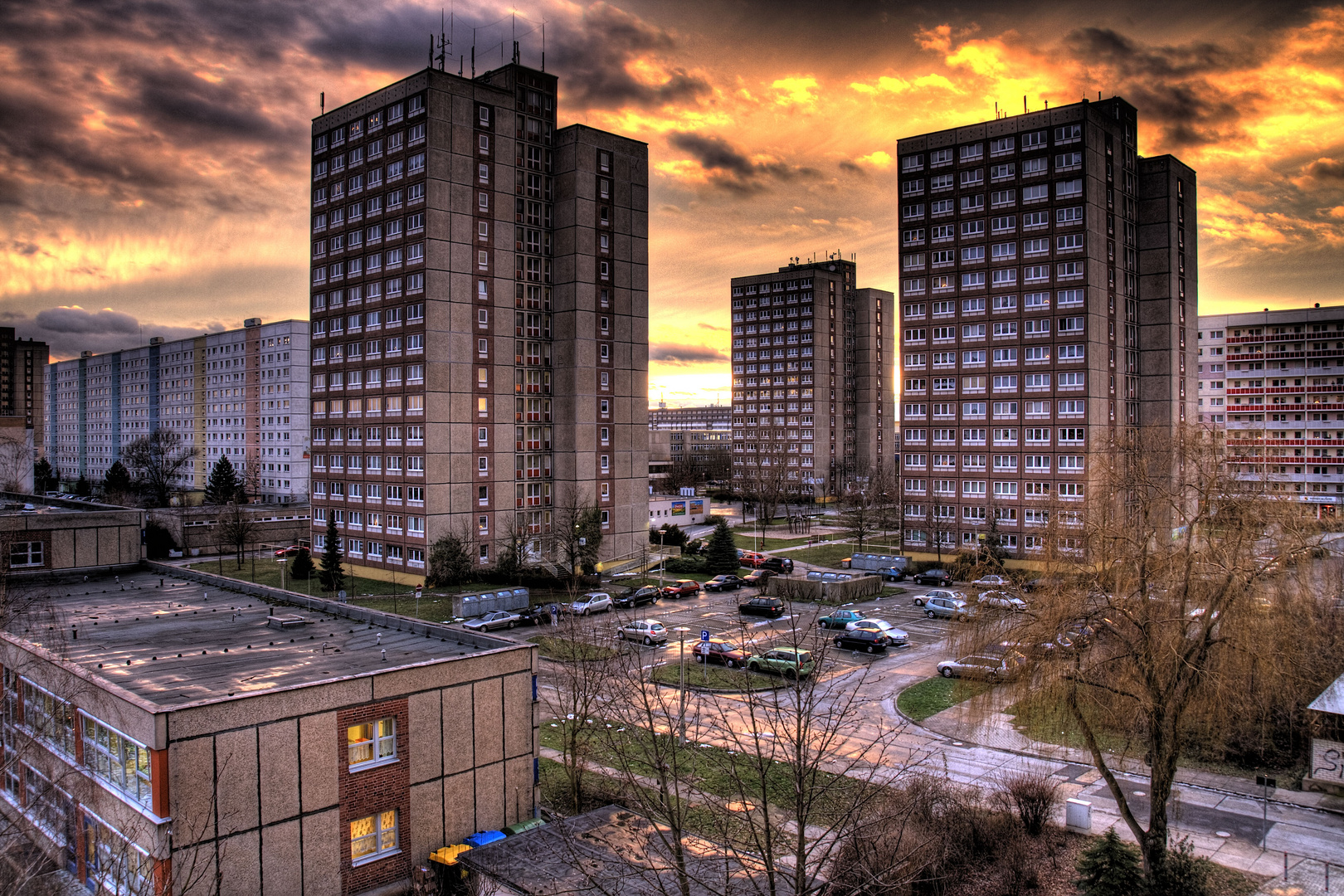 Dunkle Wolken über Leipzig Grünau Foto & Bild architektur