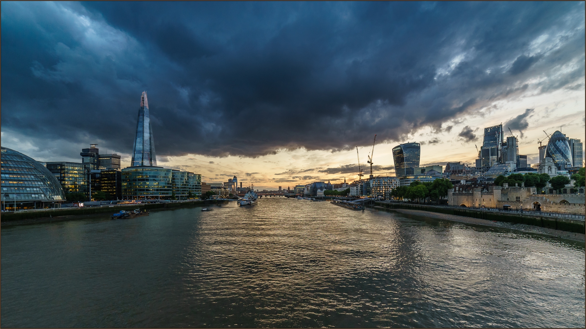 Dunkle Wolken über London