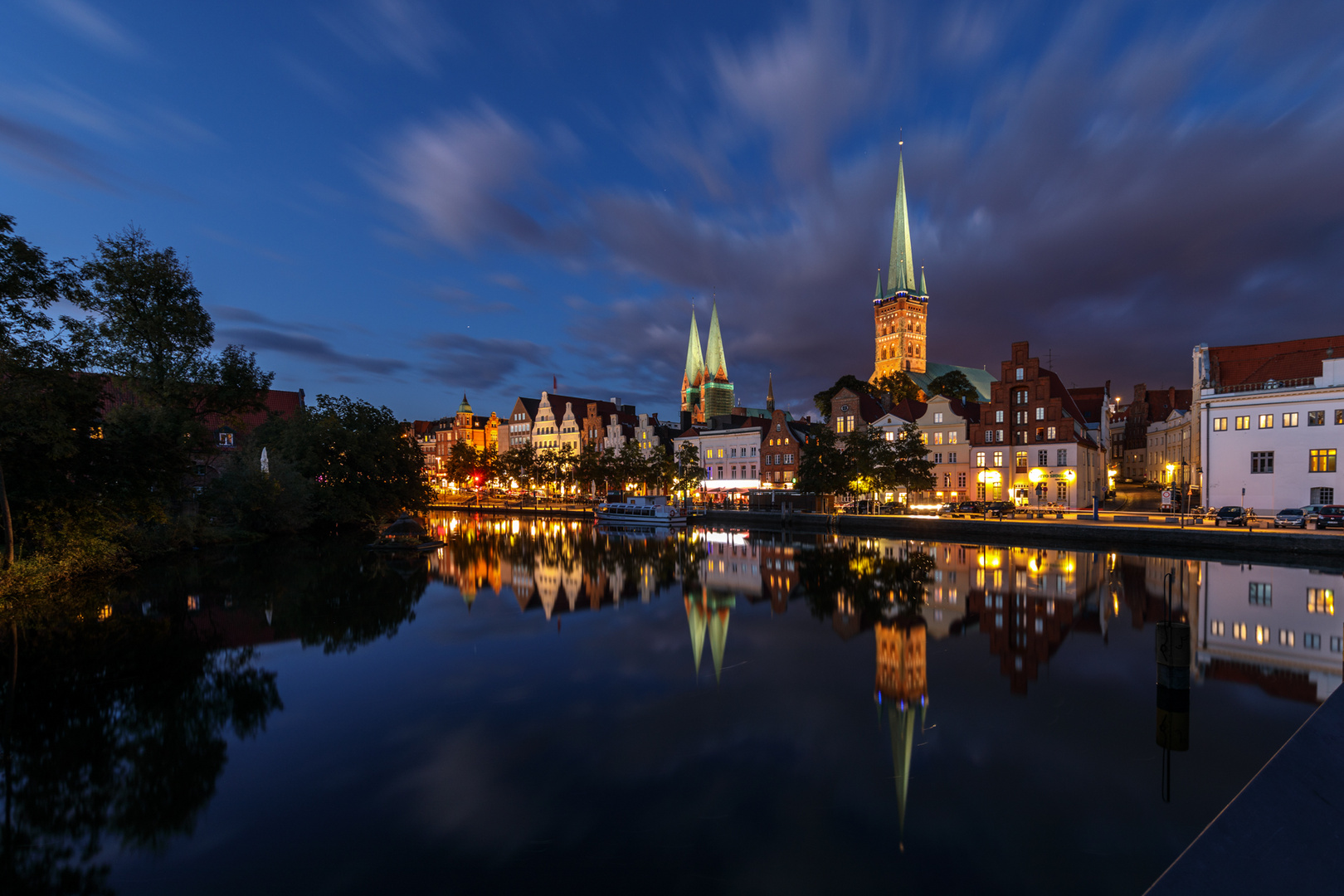 Dunkle Wolken über Lübeck