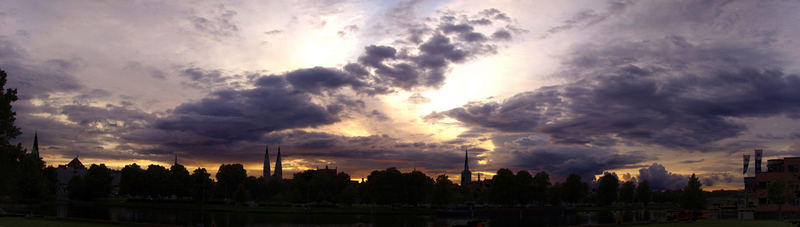 Dunkle Wolken über Lübeck