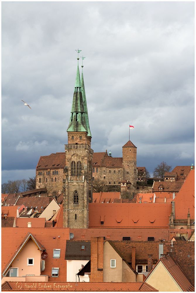 Dunkle Wolken über Nürnberg