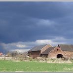 Dunkle Wolken über Otzenrath im März 2007