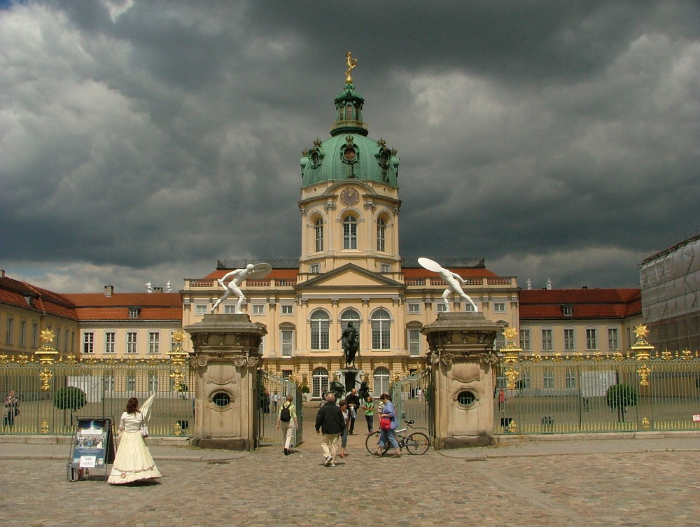 Dunkle Wolken über Schloss Charlottenburg