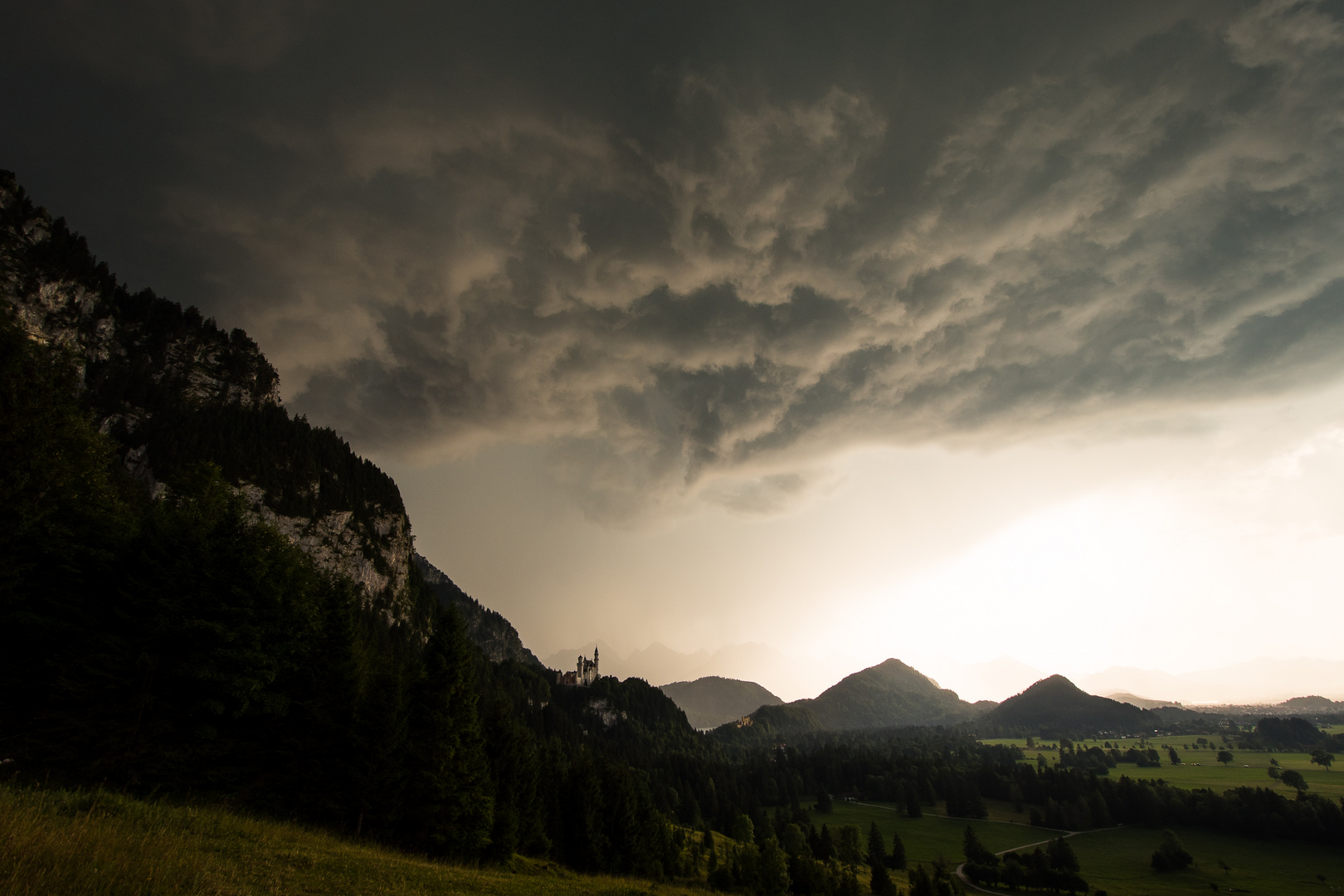 Dunkle Wolken über Schloß Neuschwanstein