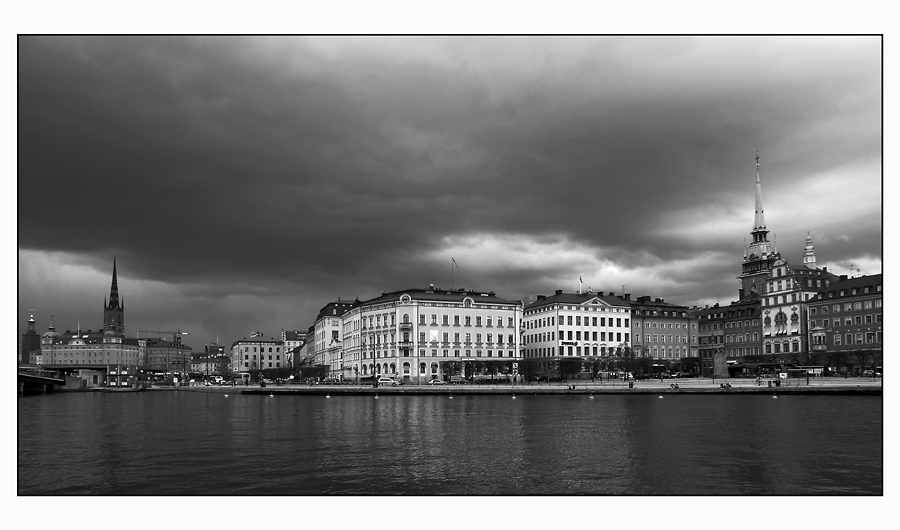 Dunkle Wolken über Stockholm