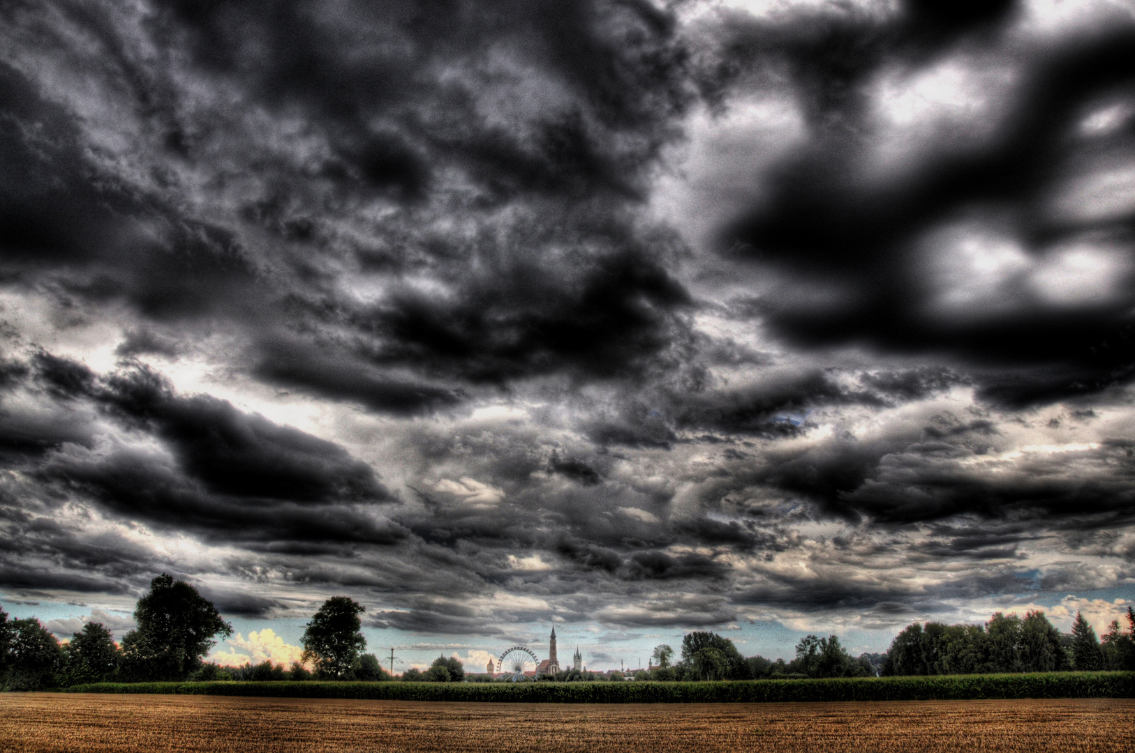 dunkle Wolken über Straubing