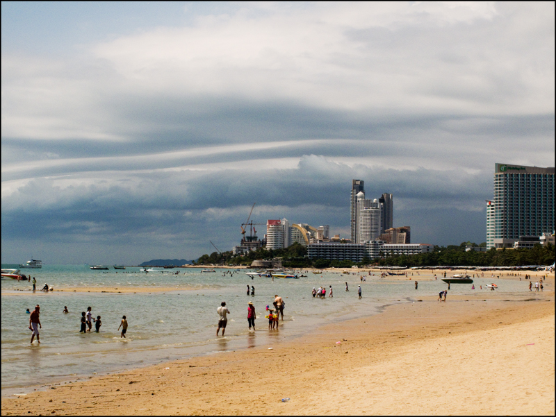 Dunkle Wolken über Thailand!!!