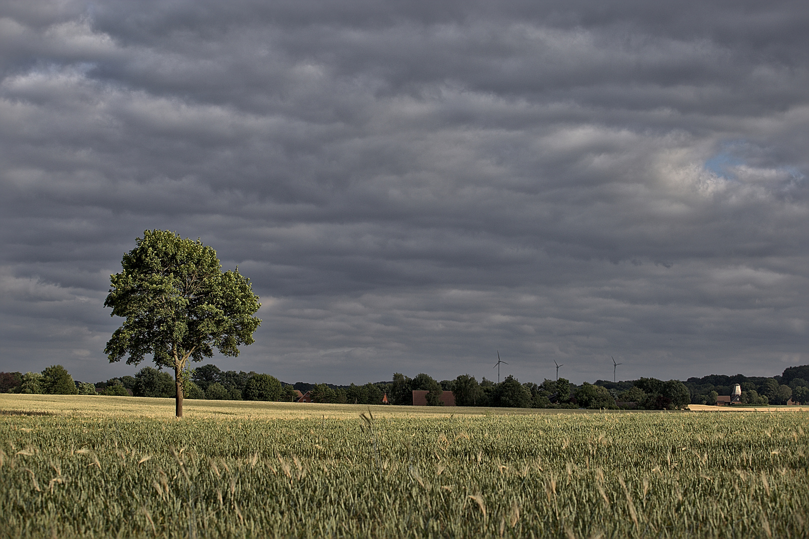 Dunkle Wolken über Uenzen