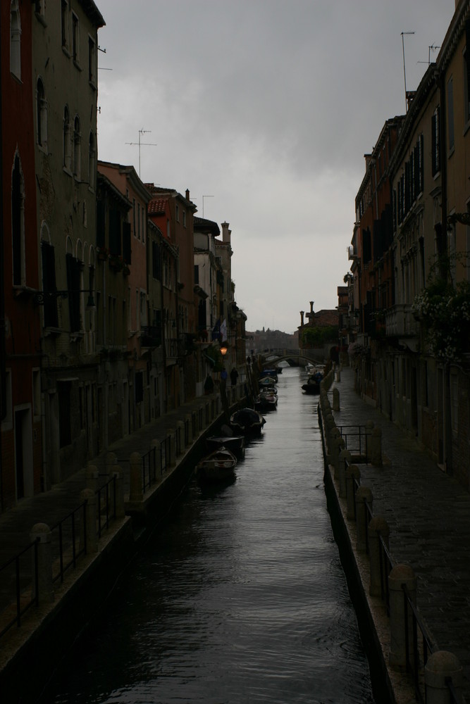 Dunkle Wolken über Venedig