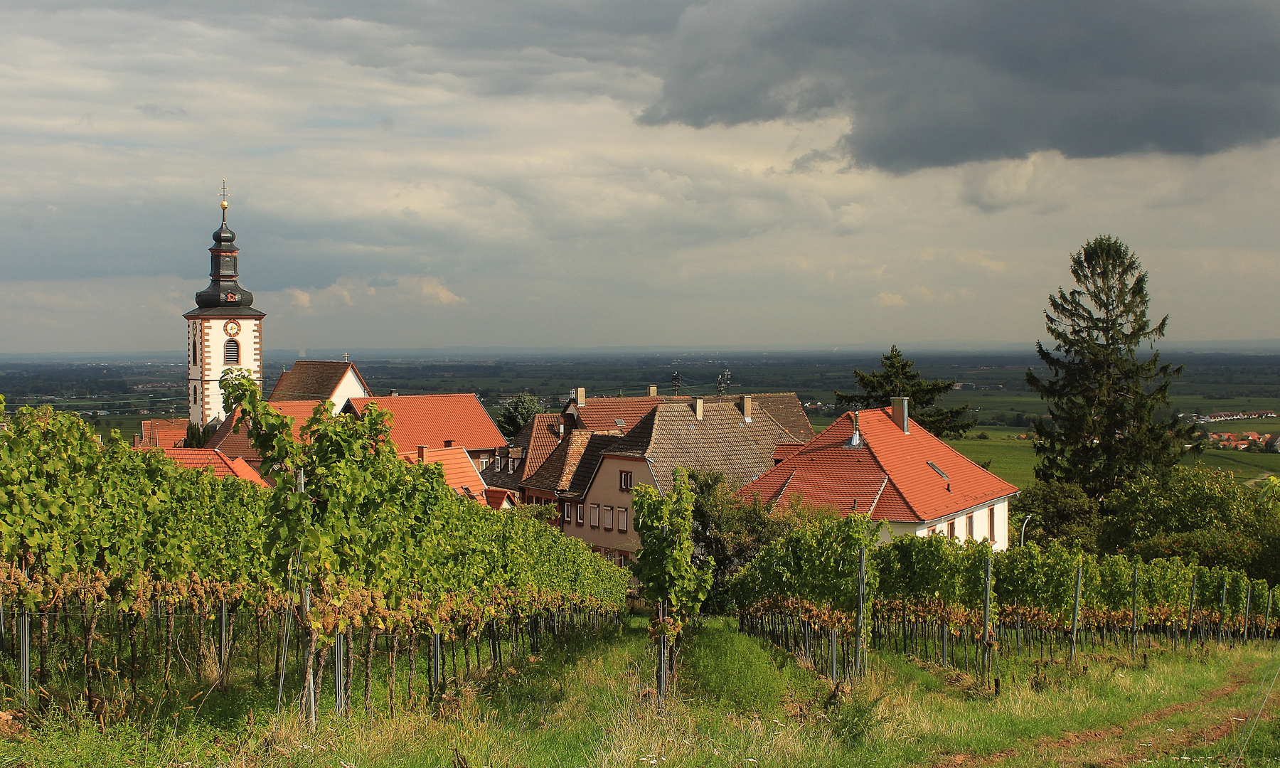 Dunkle Wolken über Weyher