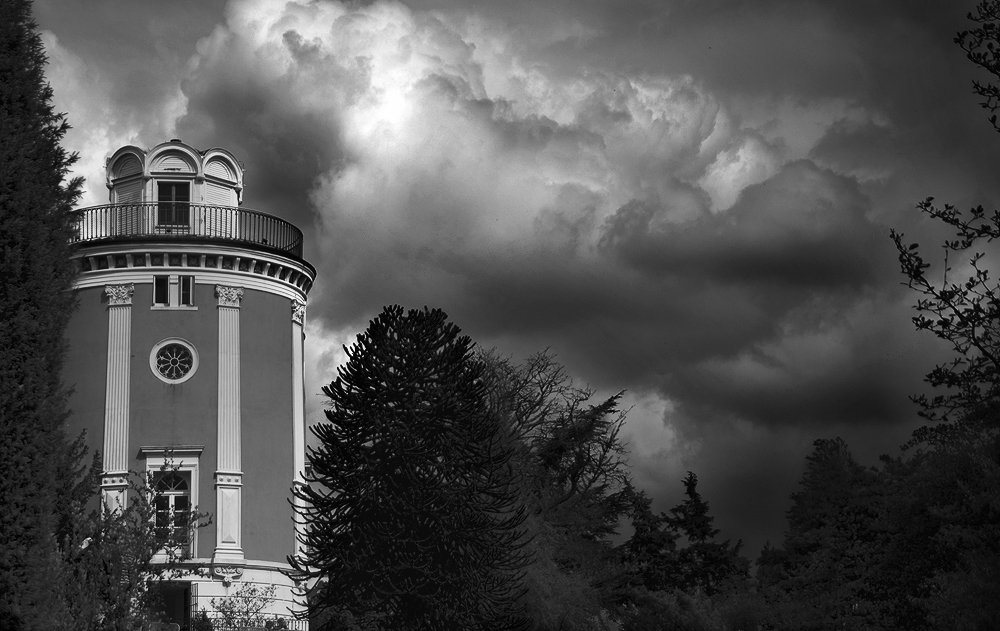 Dunkle Wolken über Wuppertal