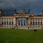 Dunkle Wolken über'm Reichstag ...