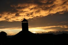 dunkle Wolken und ein wenig Sonne