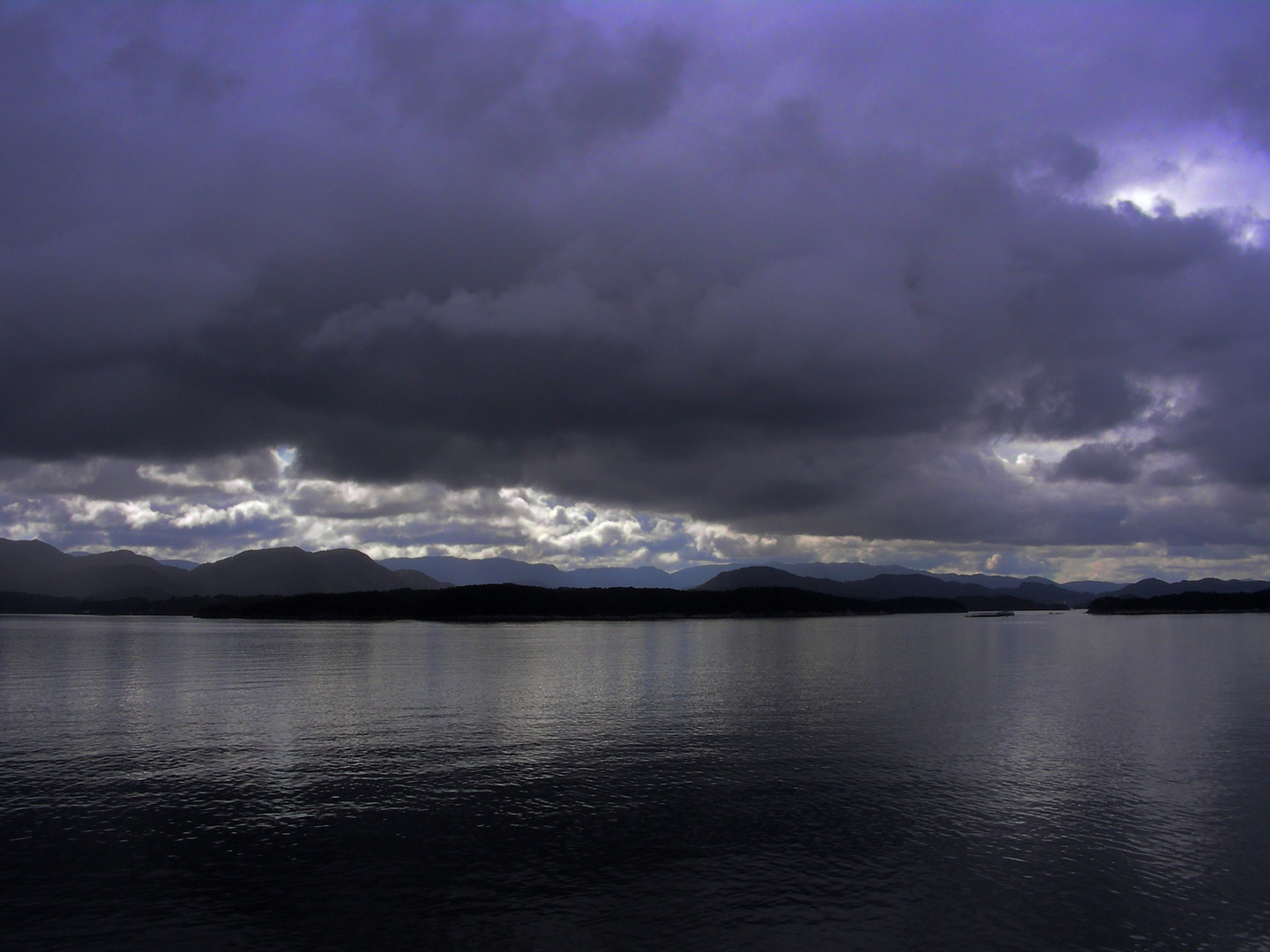 Dunkle Wolken vor Norwegen