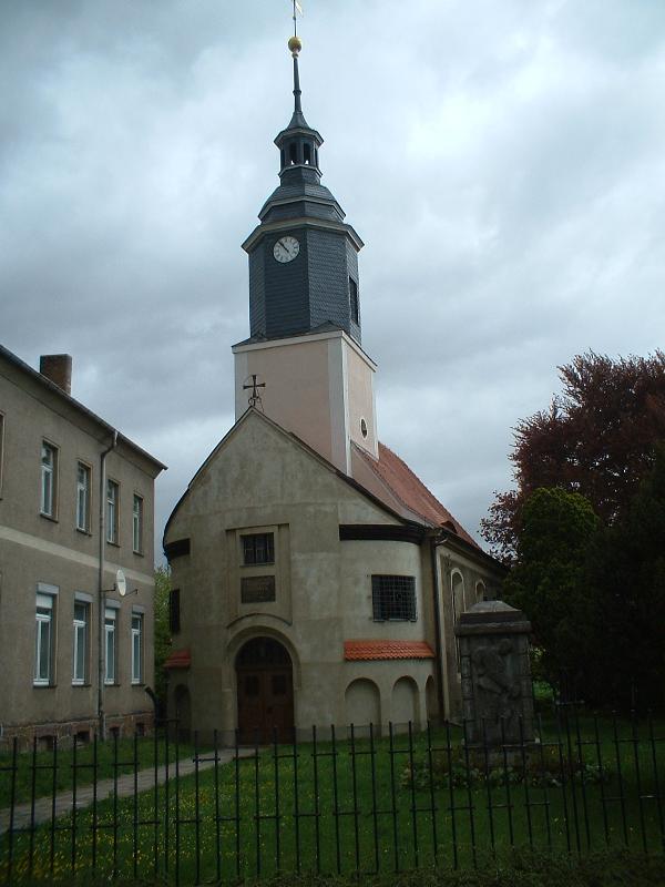 Dunkle Wolken ziehen auf