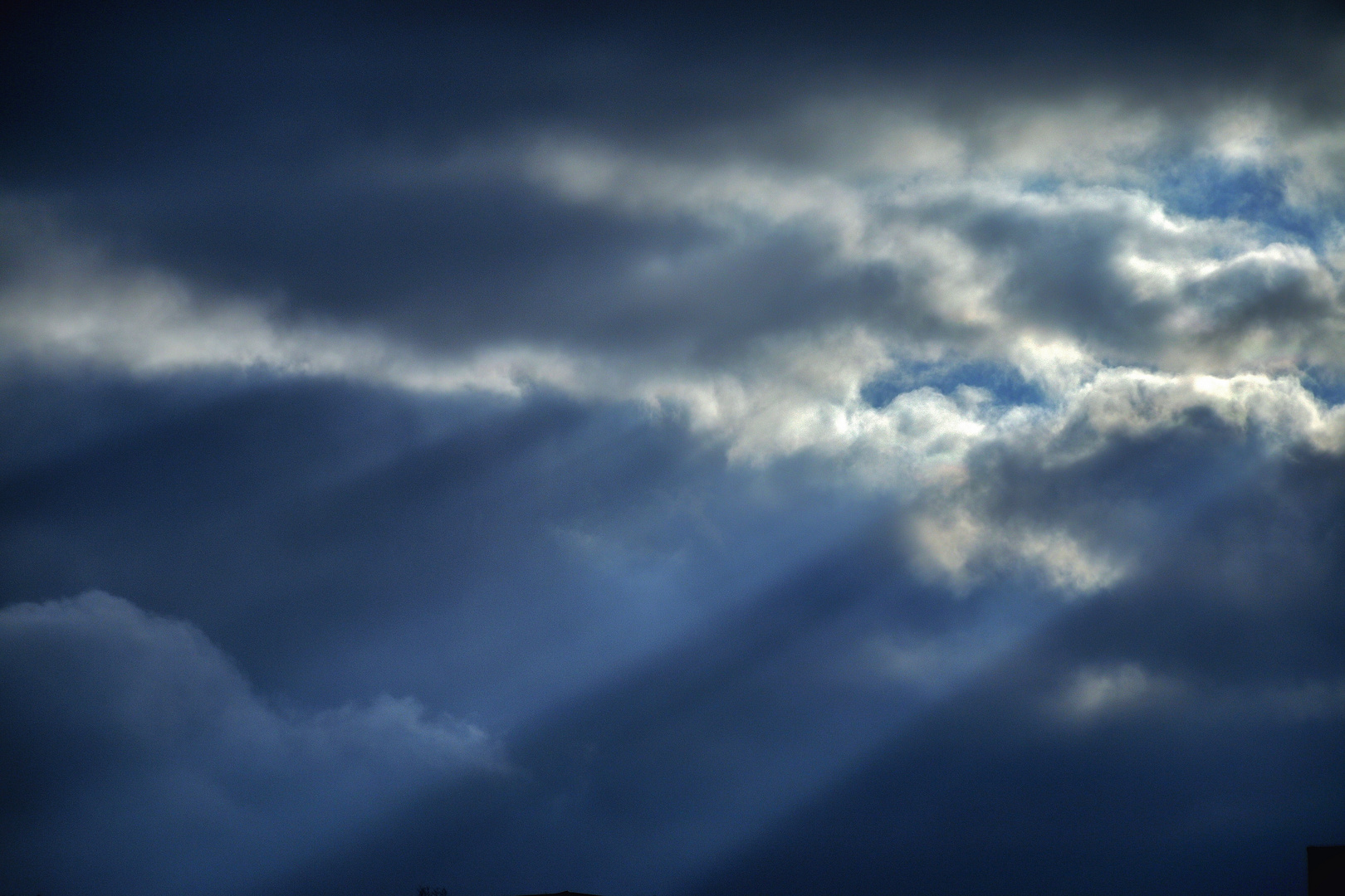 dunkle Wolken ziehen auf...